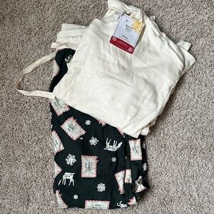 Letters to Santa Burt’s Bees Holiday Pajama Set